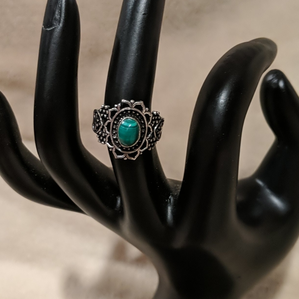 Beautiful Green and Silver Ring Size 6.5